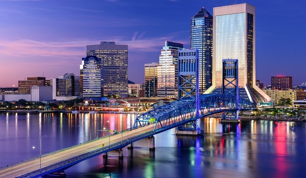 skyline de Miami en un atardecer