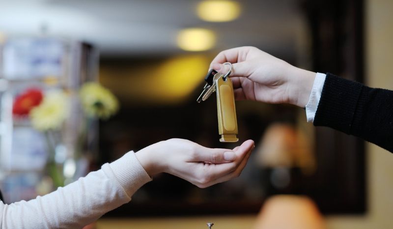 guest receiving the keys to his apartment