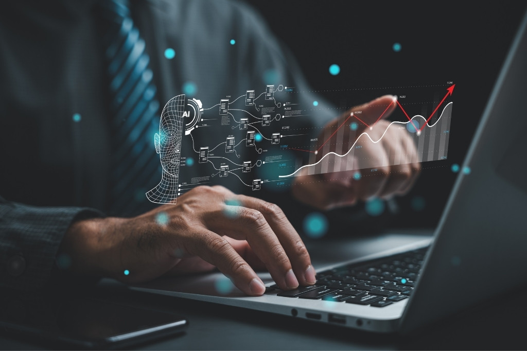 Análisis de datos con inteligencia artificial en laptop mostrando crecimiento, aplicado a visibilidad digital de hoteles en Google.