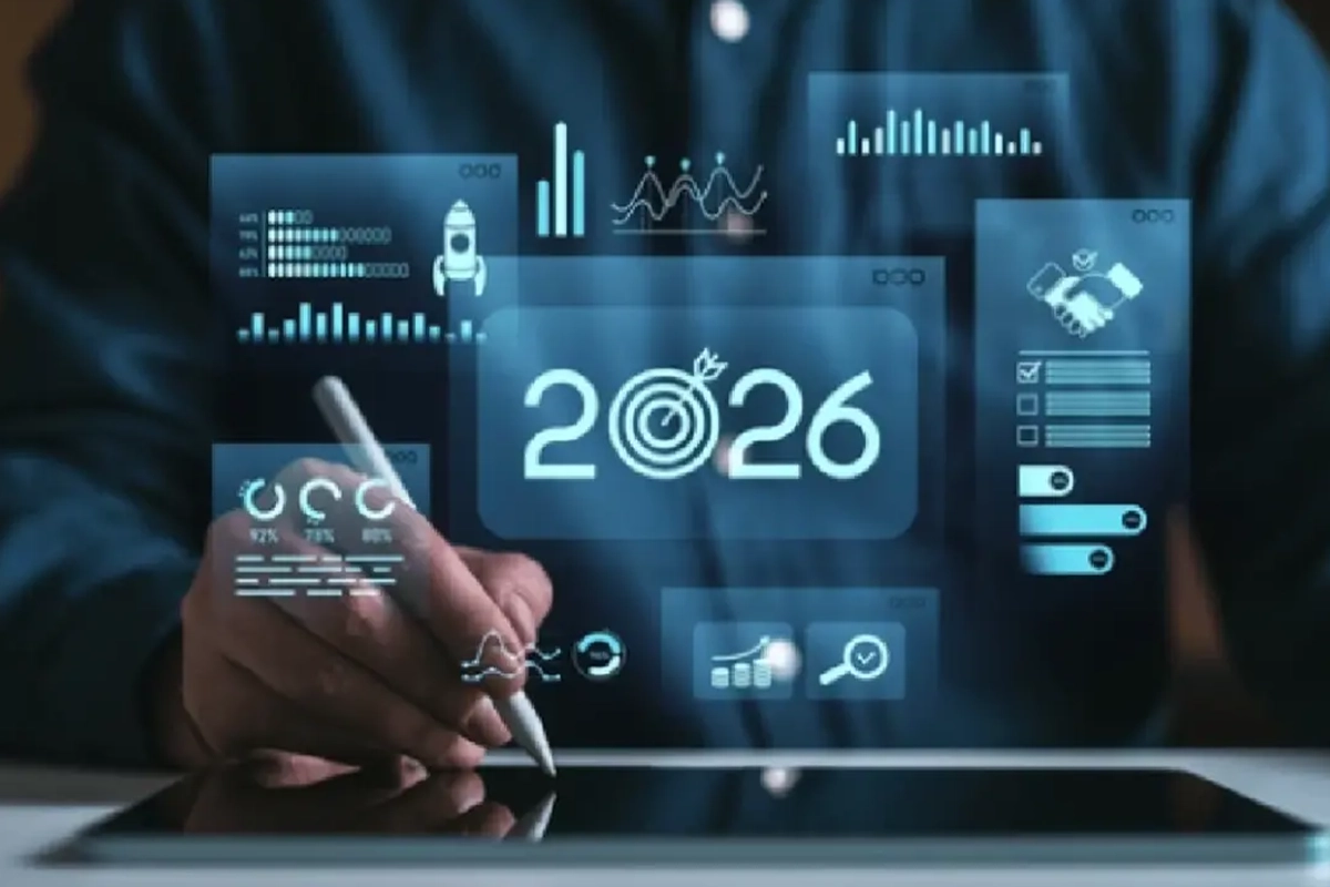 Profesional interactuando con paneles digitales holográficos que muestran métricas y tendencias de marketing digital para negocios en Colombia en 2026